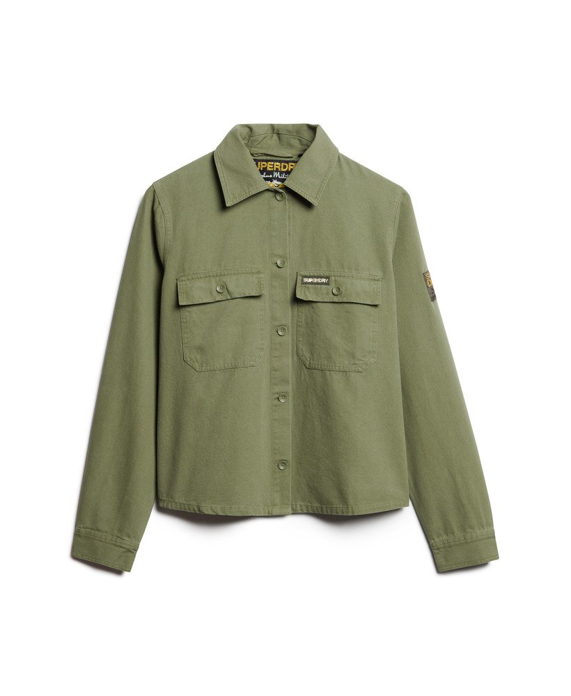 jaqueta militar bordada na cor verde militar.