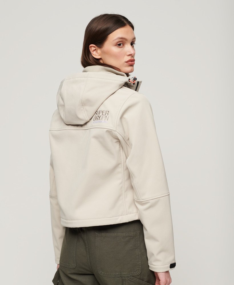 jaqueta trekker soft shell com capuz na cor cinza chateau