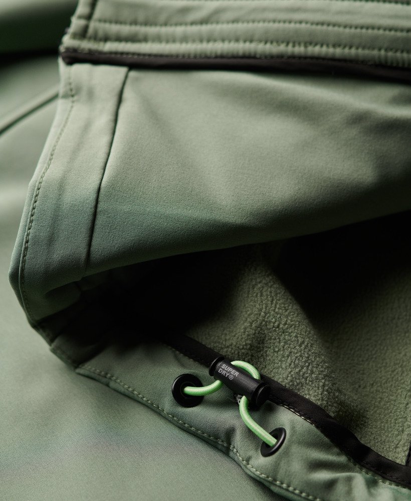 jaqueta trekker soft shell com capuz na cor cáqui laurel
