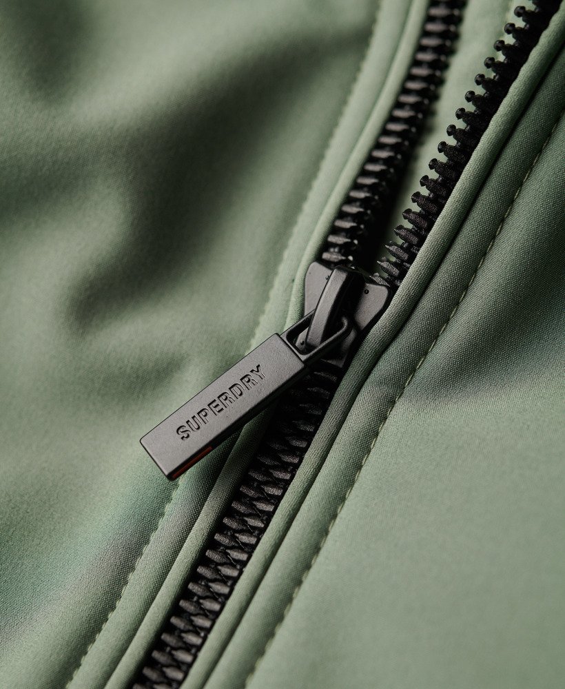 jaqueta trekker soft shell com capuz na cor cáqui laurel