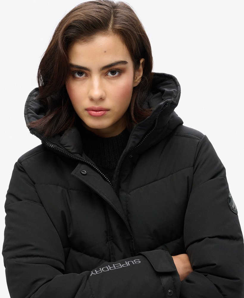 casaco parka acolchoado city chevron na cor preta