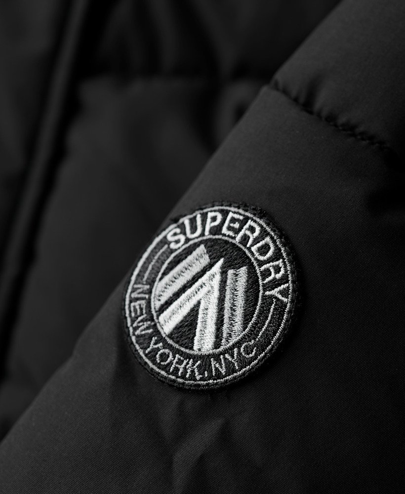 casaco parka acolchoado city chevron na cor preta