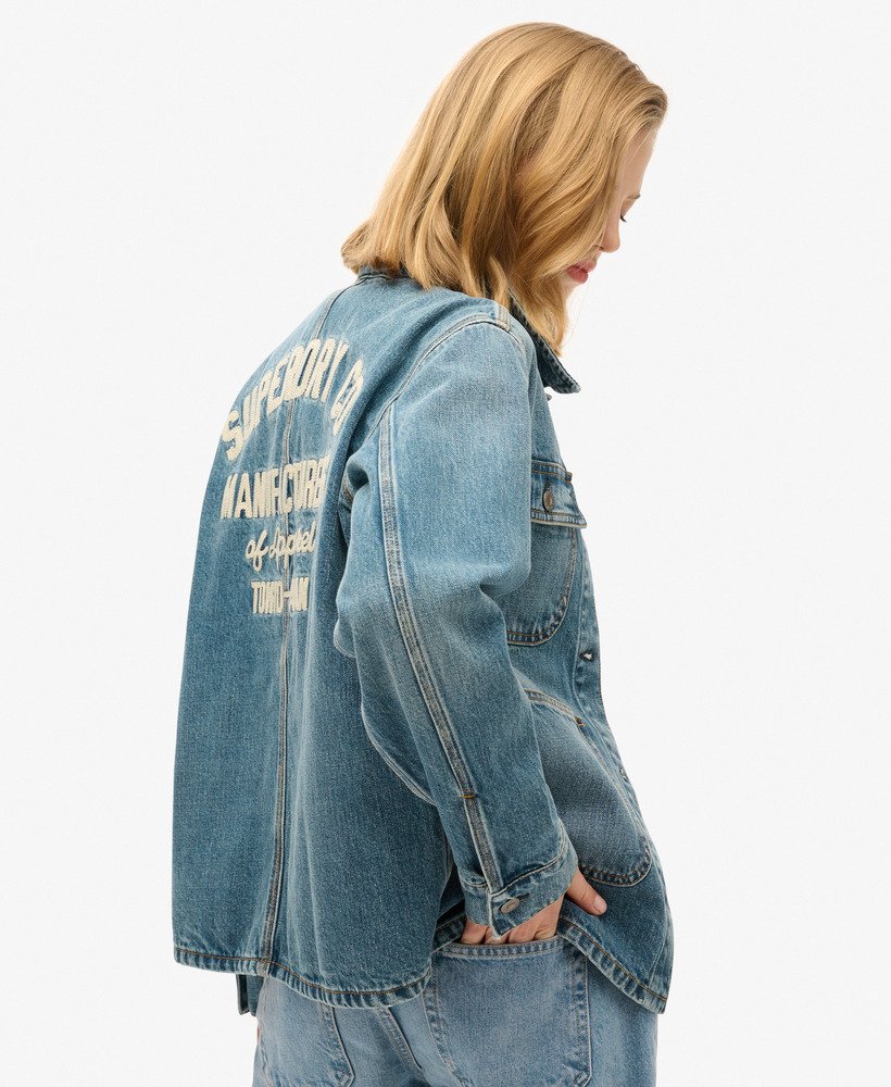 jaqueta utilitária em denim bordado na cor azul vintage fulton