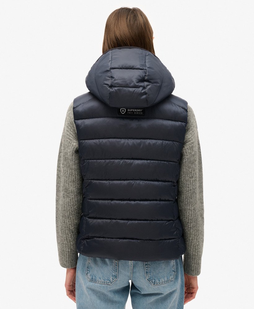 colete acolchoado com capuz fuji quilt na cor azul marinho eclipse