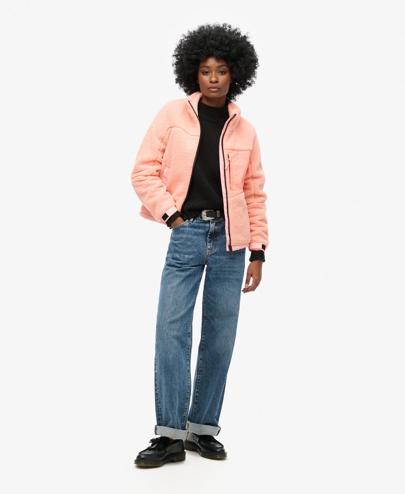jaqueta trekker de lã polar na cor rosa pêssego pérola