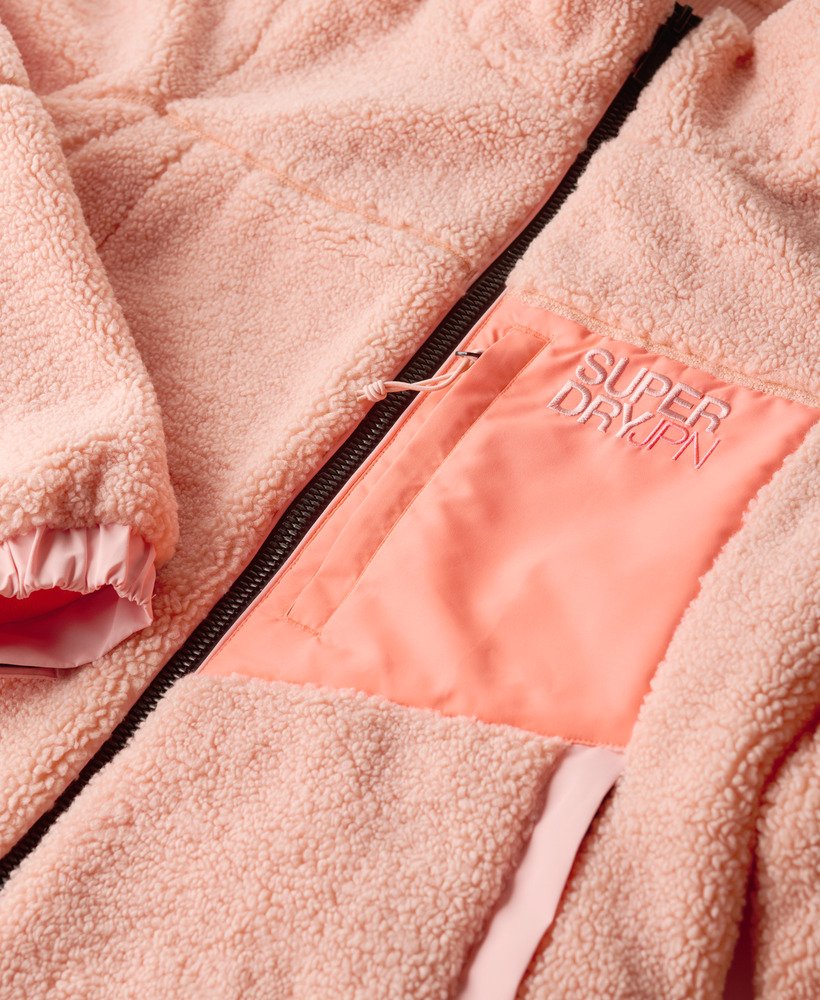jaqueta trekker de lã polar na cor rosa pêssego pérola