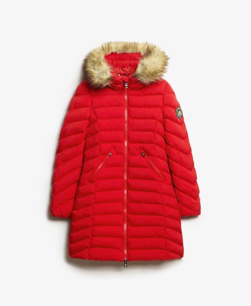 casaco puffer de comprimento médio com capuz de pele sintética fuji na cor vermelha.