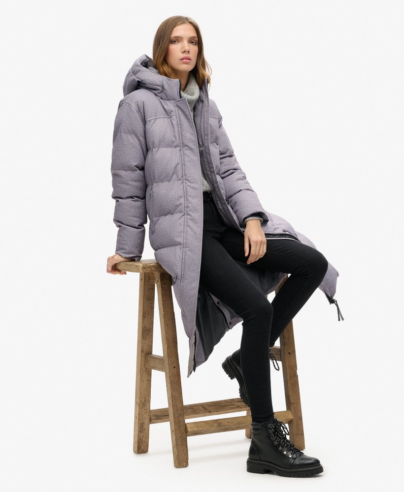 casaco puffer comprido em tweed na cor cinza mesclado.