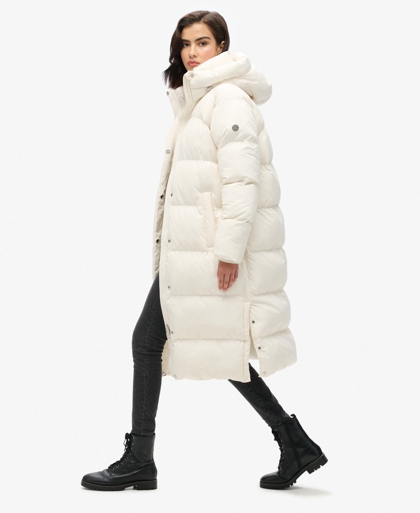 casaco puffer longo com capuz na cor branco estrela