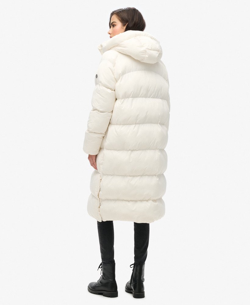 casaco puffer longo com capuz na cor branco estrela