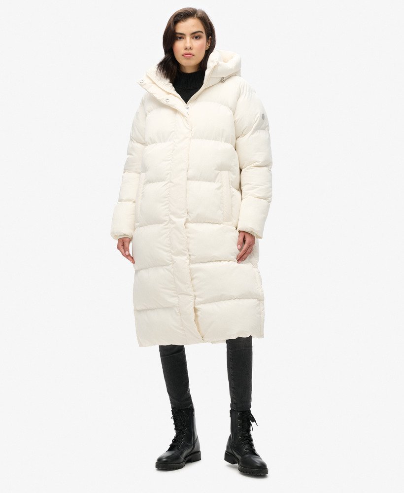 casaco puffer longo com capuz na cor branco estrela