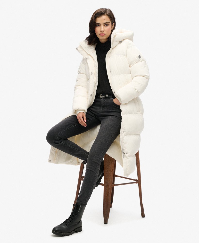 casaco puffer longo com capuz na cor branco estrela