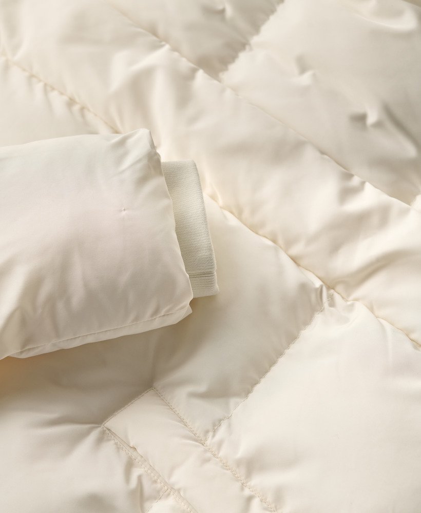 casaco puffer longo com capuz na cor branco estrela
