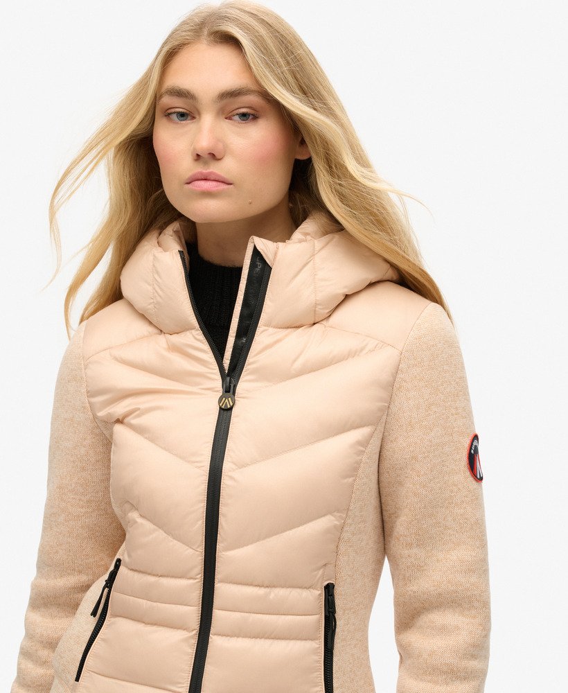 jaqueta híbrida storm knit com capuz na cor bege frappe