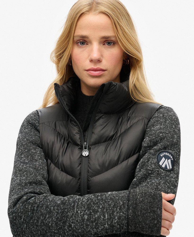 jaqueta híbrida storm knit na cor preta.