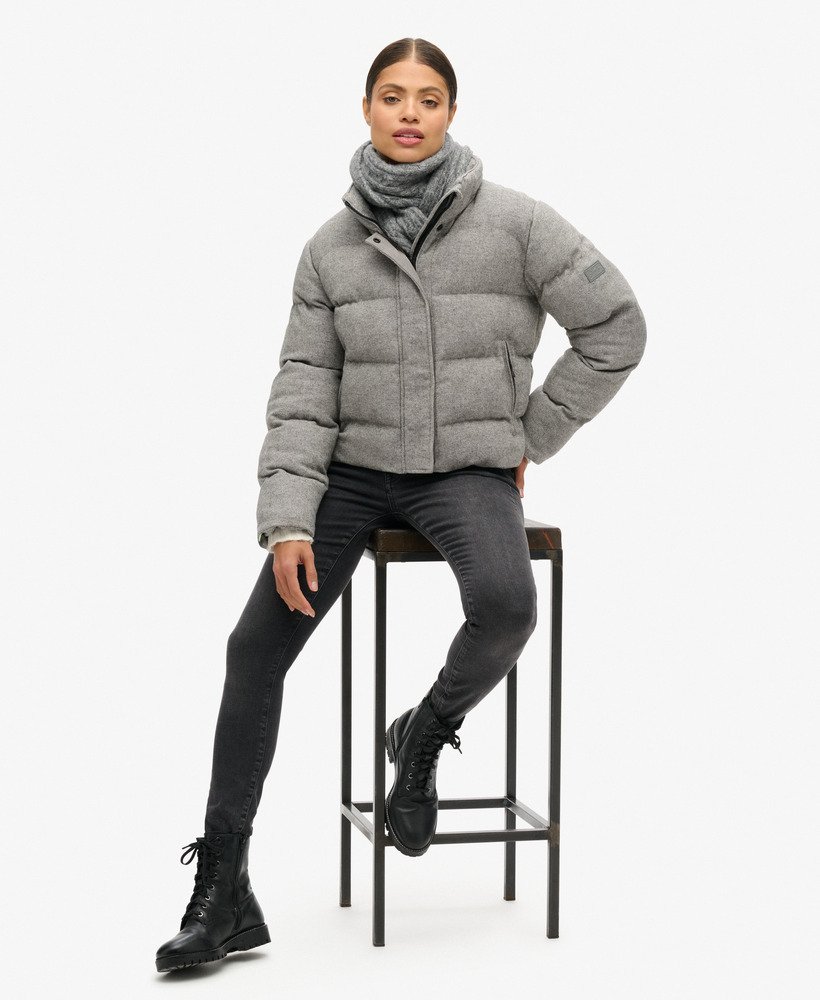 jaqueta puffer boxy de tweed na cor cinza mesclado.