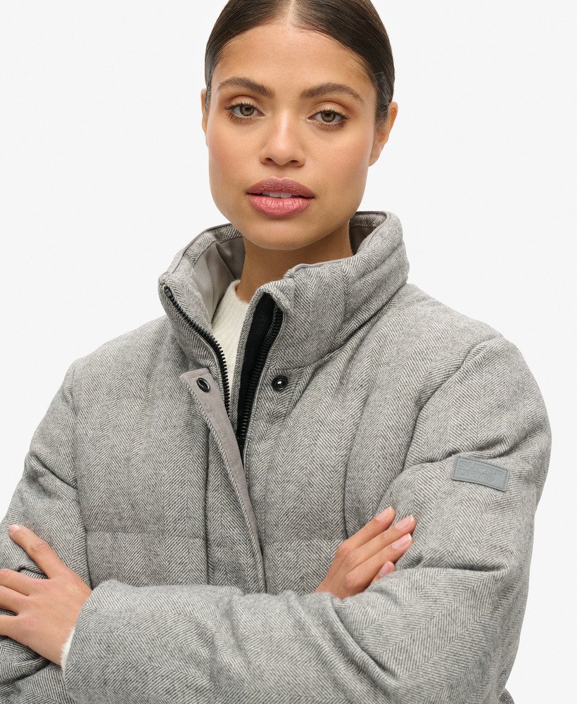 jaqueta puffer boxy de tweed na cor cinza mesclado.