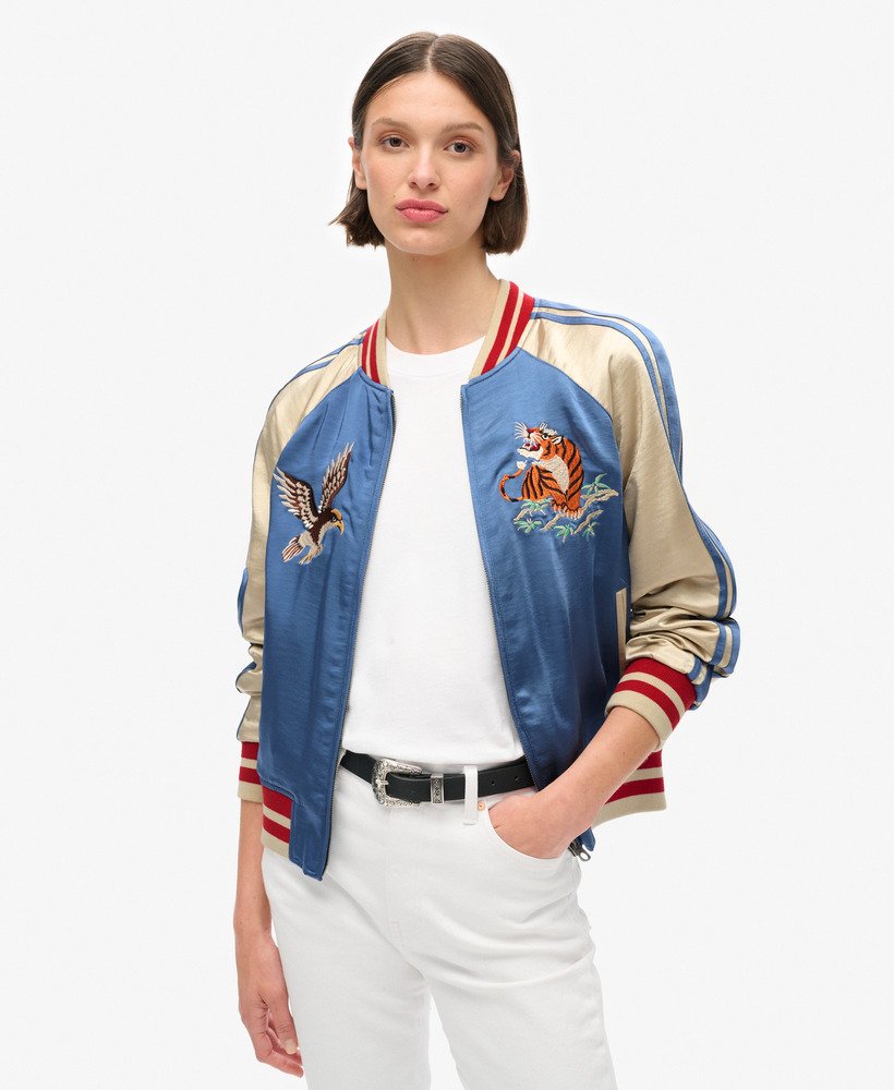 jaqueta bomber bordada sukajan na cor azul wedgewood