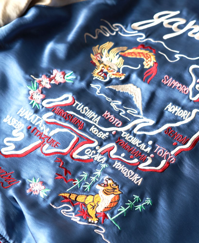 jaqueta bomber bordada sukajan na cor azul wedgewood