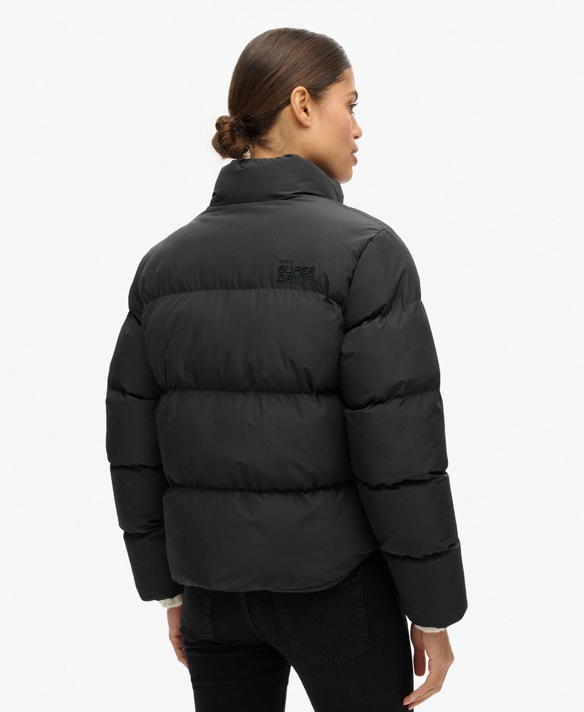 jaqueta esportiva curta puffer na cor preta