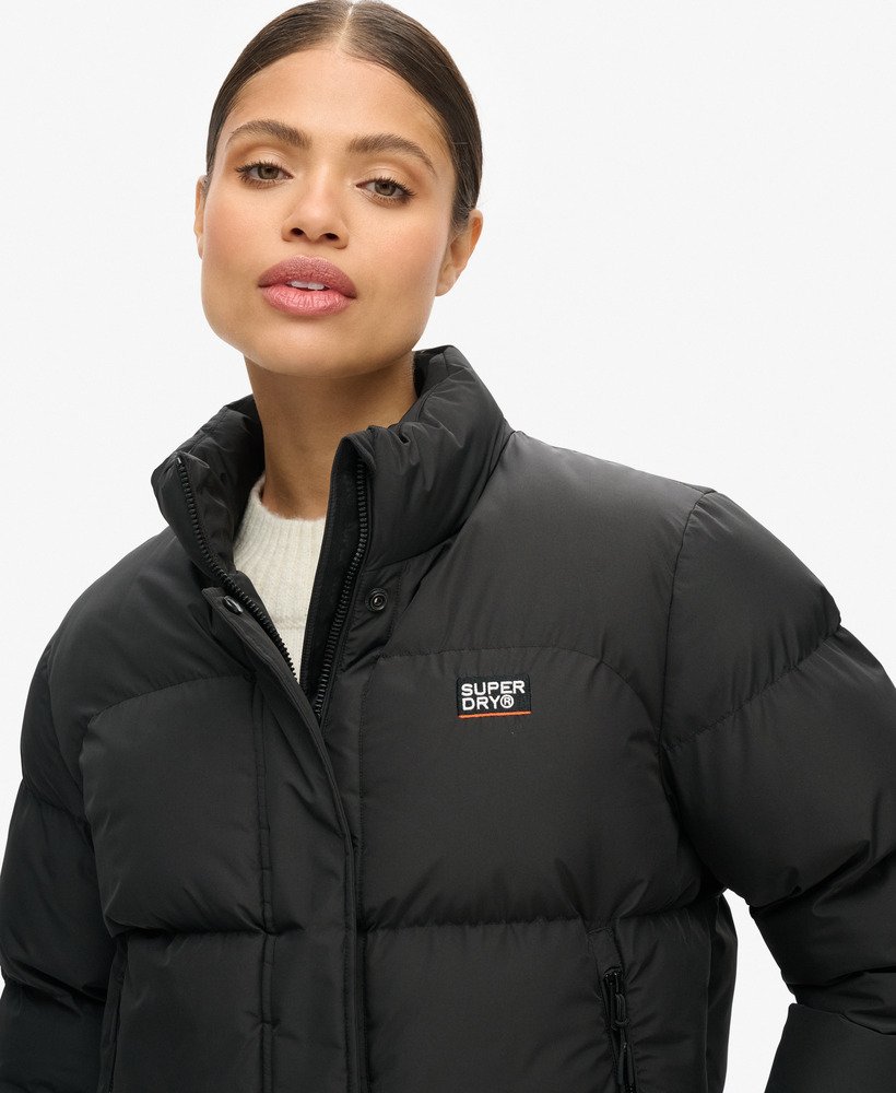 jaqueta esportiva curta puffer na cor preta