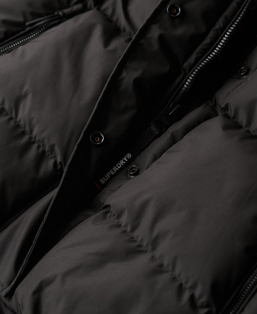 jaqueta esportiva curta puffer na cor preta