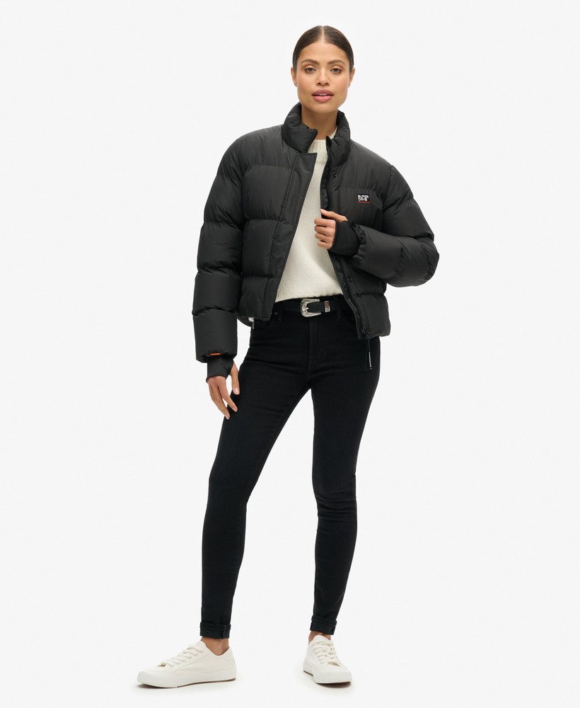 jaqueta esportiva curta puffer na cor preta