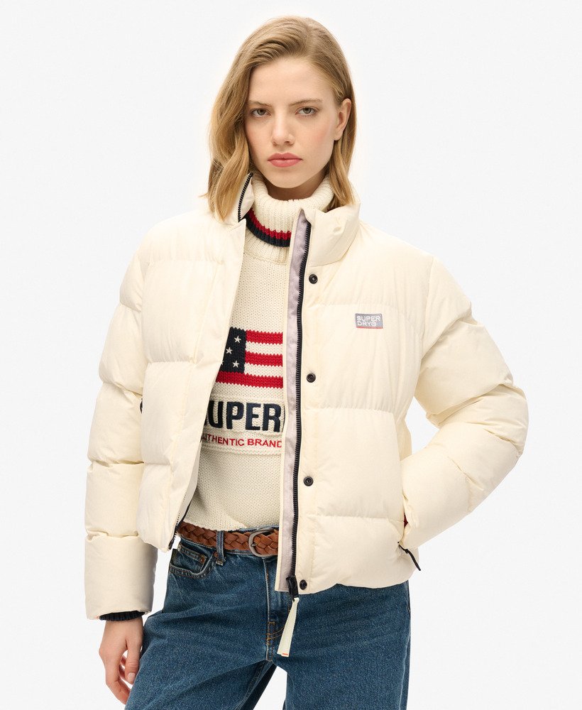 jaqueta esportiva curta puffer na cor off-white.