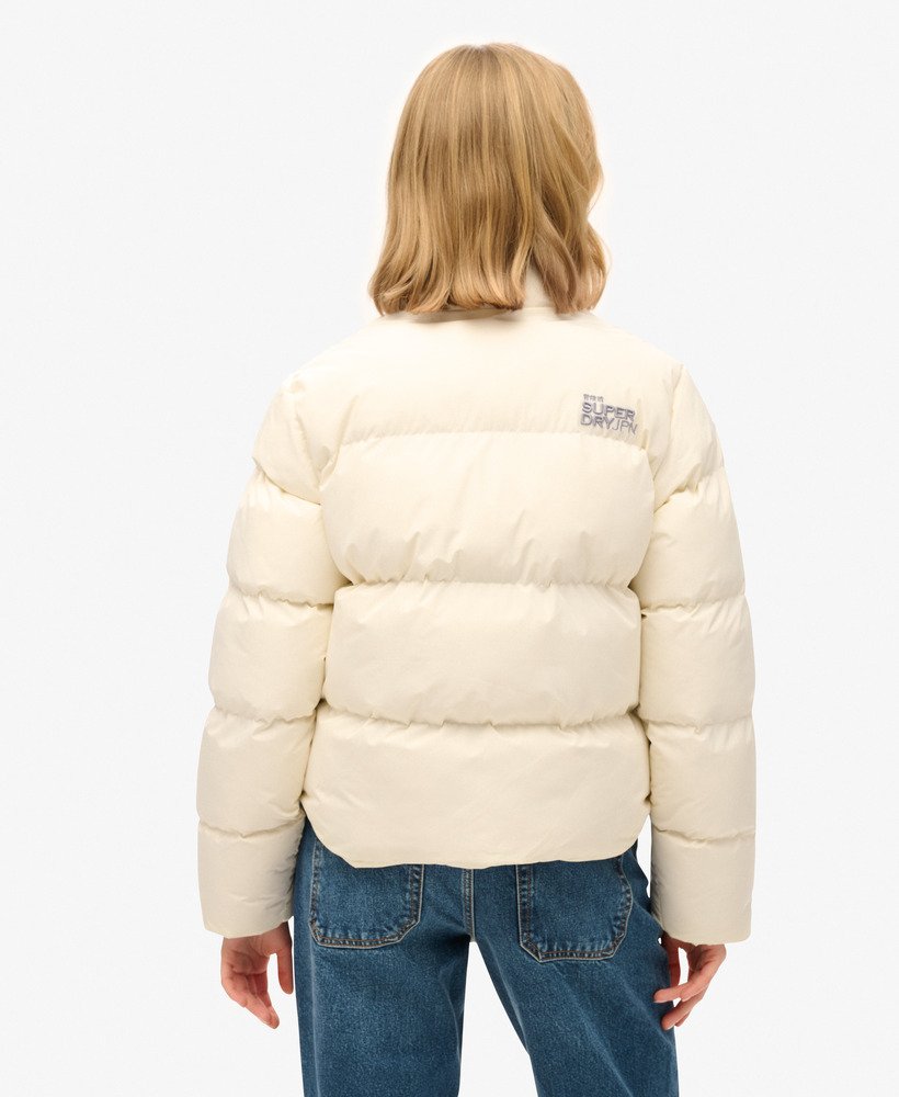 jaqueta esportiva curta puffer na cor off-white.