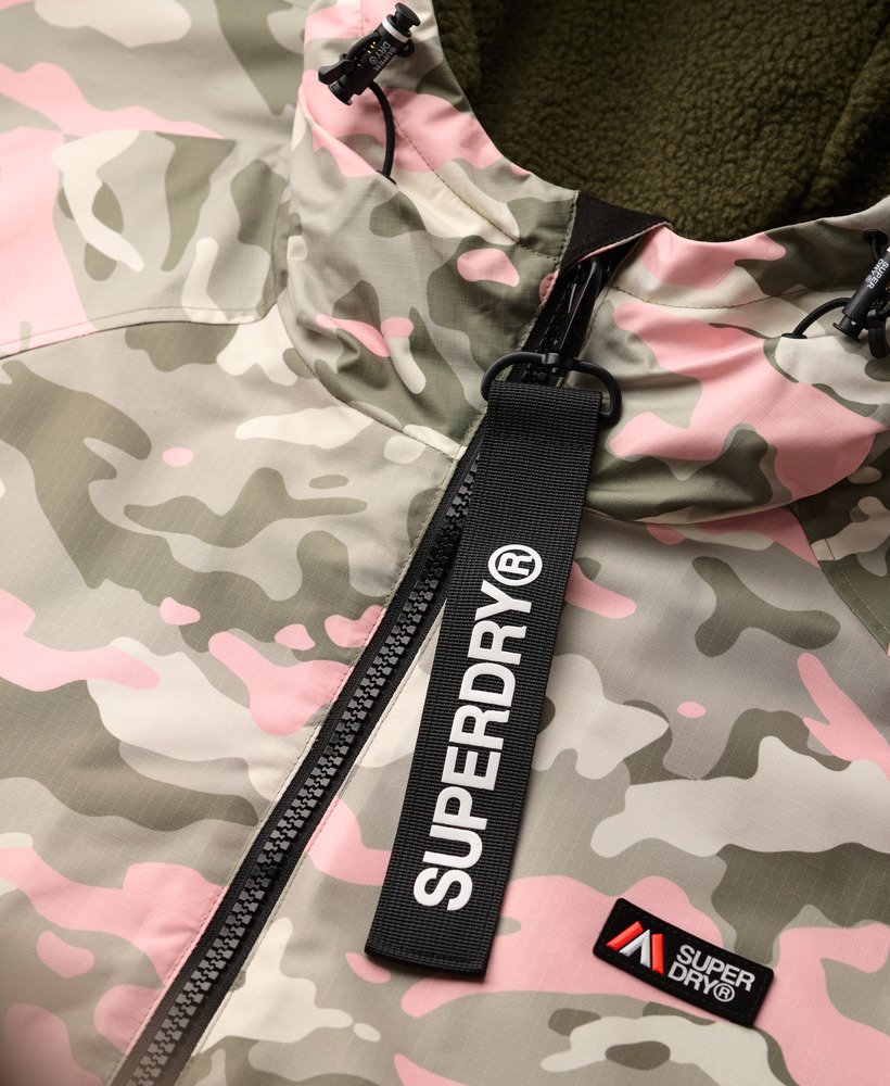 roupão superdry em camuflagem rosa.