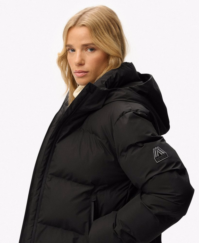 Jaqueta puffer estilo boxy urbana