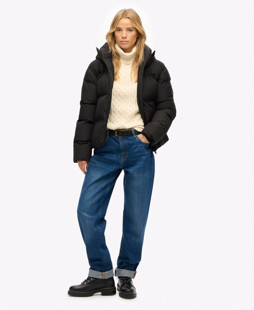 Jaqueta puffer estilo boxy urbana