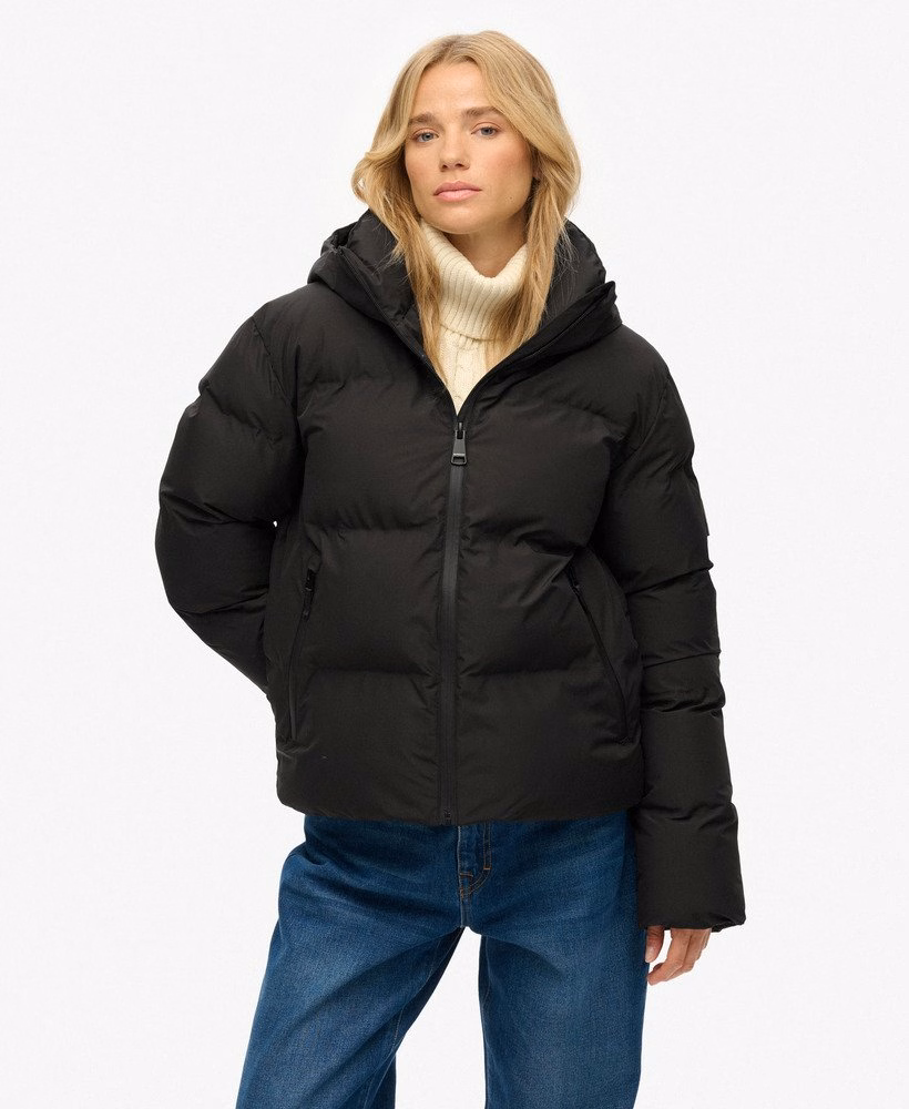 Jaqueta puffer estilo boxy urbana