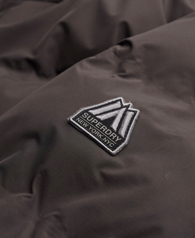 Jaqueta puffer estilo boxy urbana