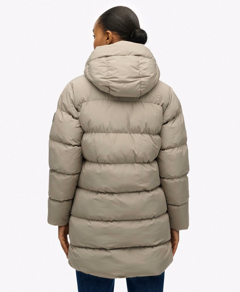 Jaqueta esportiva puffer com capuz de comprimento médio