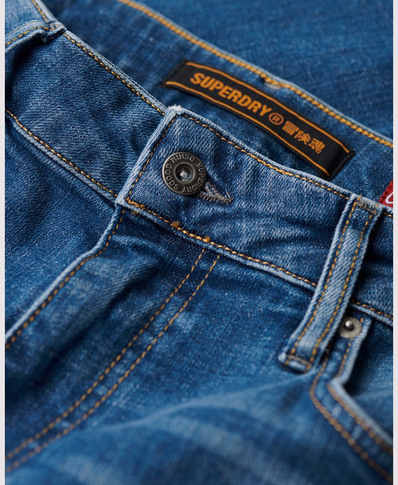 calça jeans vintage slim na cor stanton azul brilhante com rasgos.