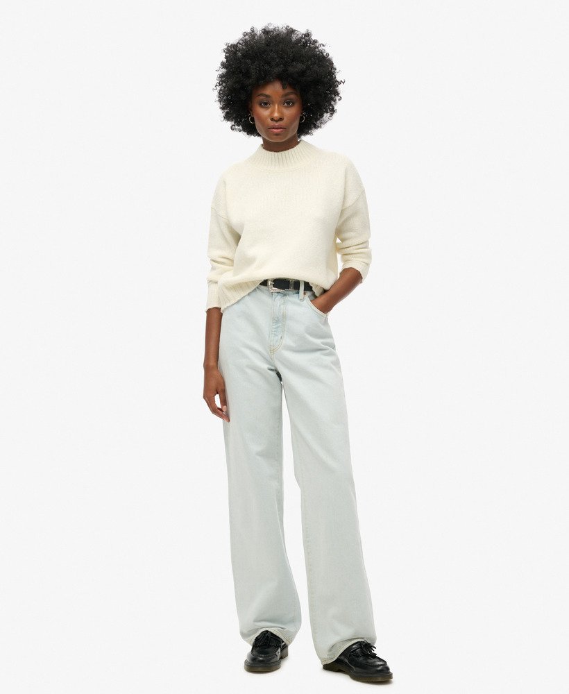 calça jeans de algodão orgânico de perna larga em tom índigo claro vintage.
