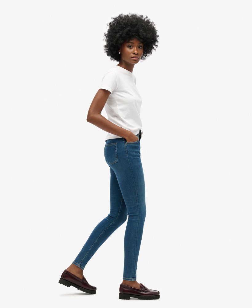 calça jeans skinny de cintura alta em algodão orgânico na cor azul vintage fulton.