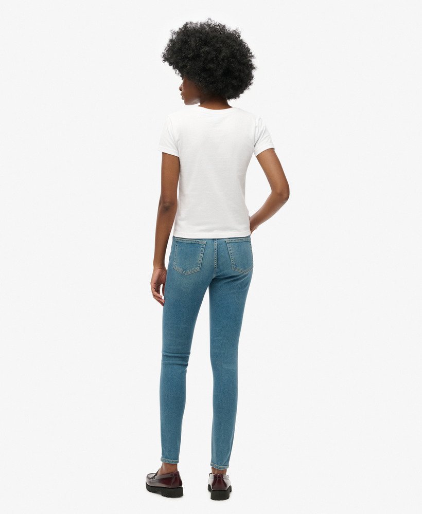 calça jeans skinny de cintura alta em algodão orgânico na cor azul médio salem.