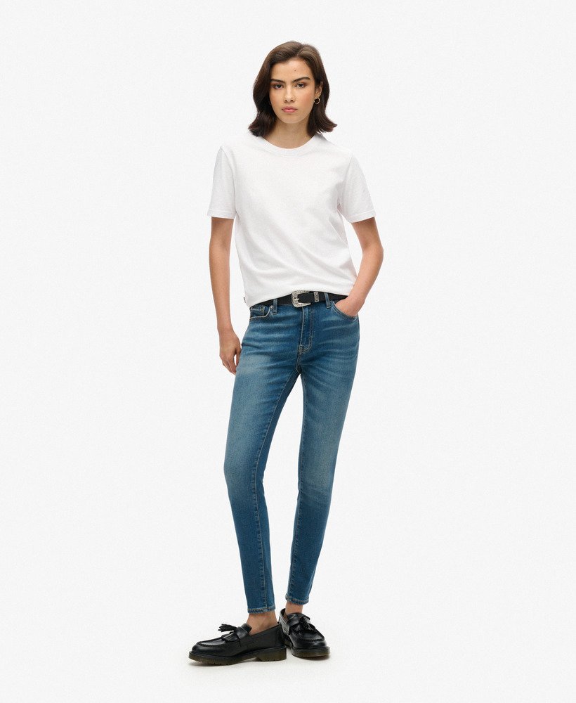 calça jeans skinny vintage de algodão orgânico com cintura média na cor azul vintage fulton.