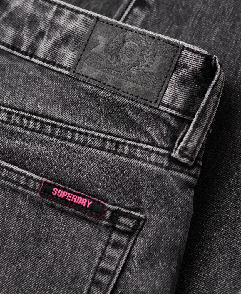 calça jeans slim de cintura média em algodão orgânico na cor echo black.