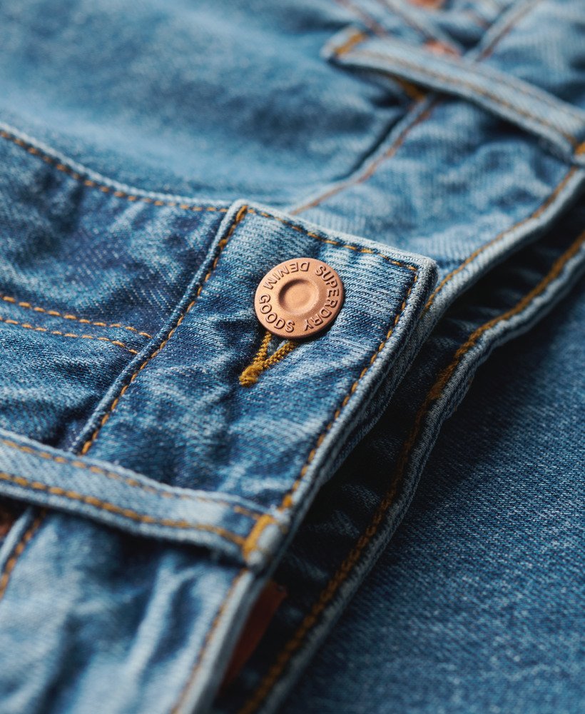 calça jeans flare de perna larga com barra desfiada na cor azul vintage wheeler