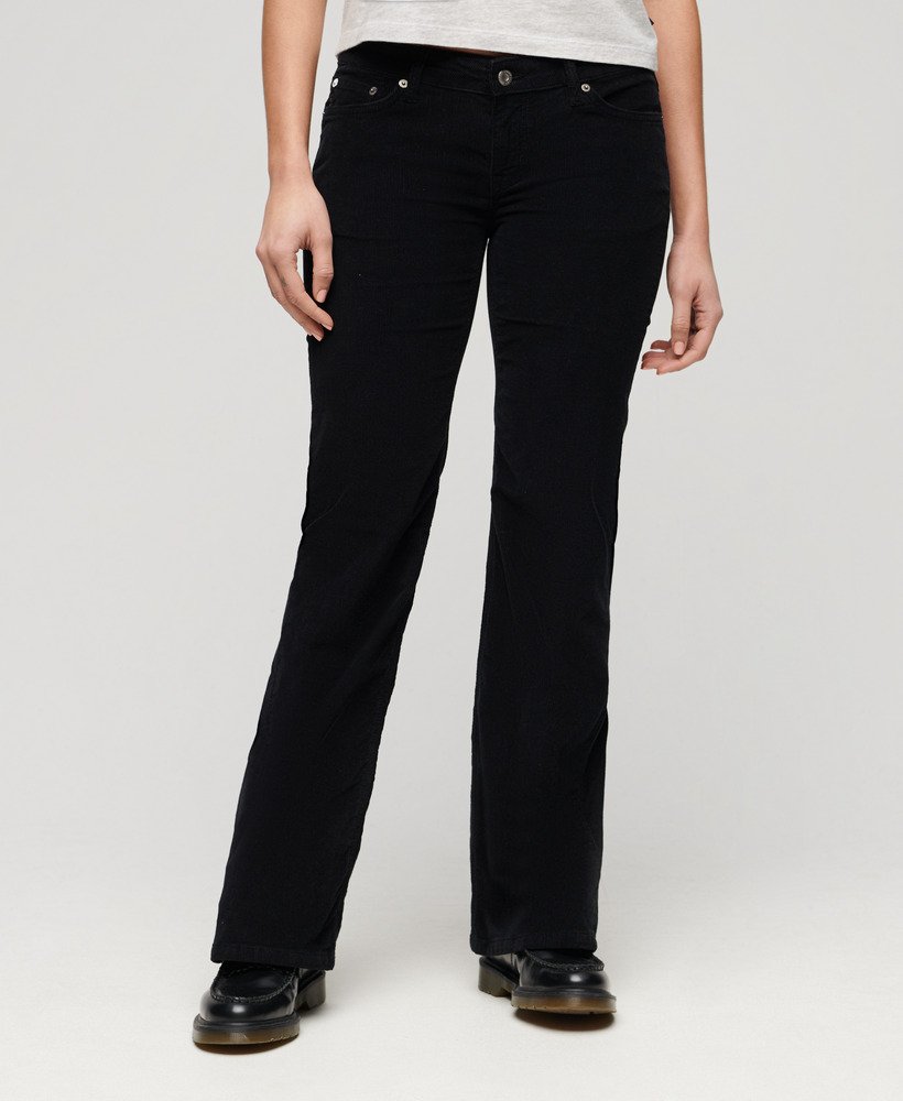 calça jeans flare de veludo cotelê de cintura baixa na cor preta.