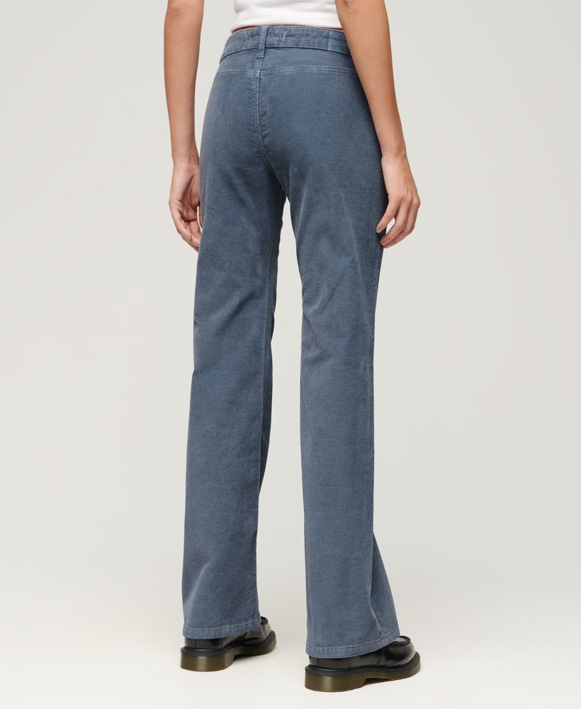 calça jeans flare de cintura baixa em veludo cotelê azul lavado