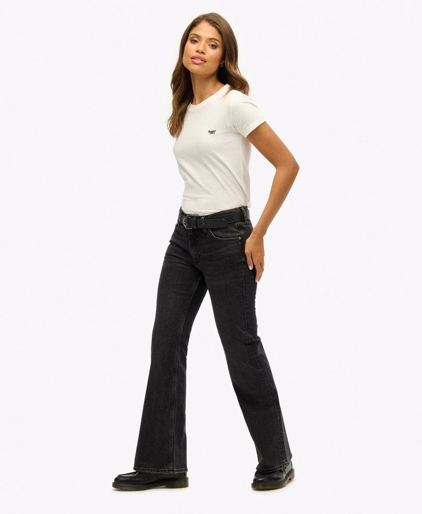 Calça jeans vintage de cintura média e modelagem flare slim.