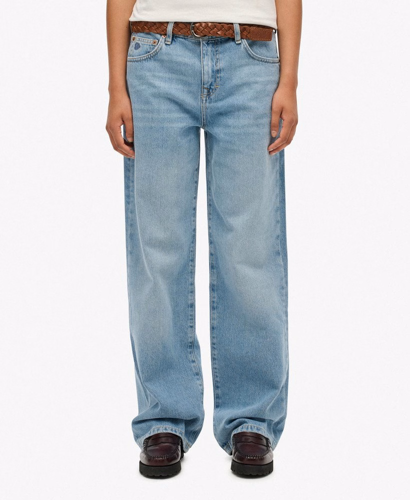 Calça jeans de algodão orgânico, cintura média e pernas largas.