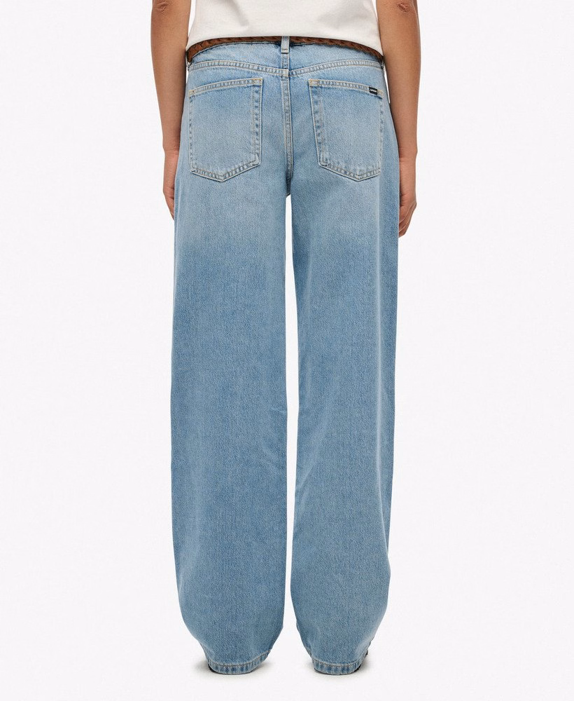 Calça jeans de algodão orgânico, cintura média e pernas largas.