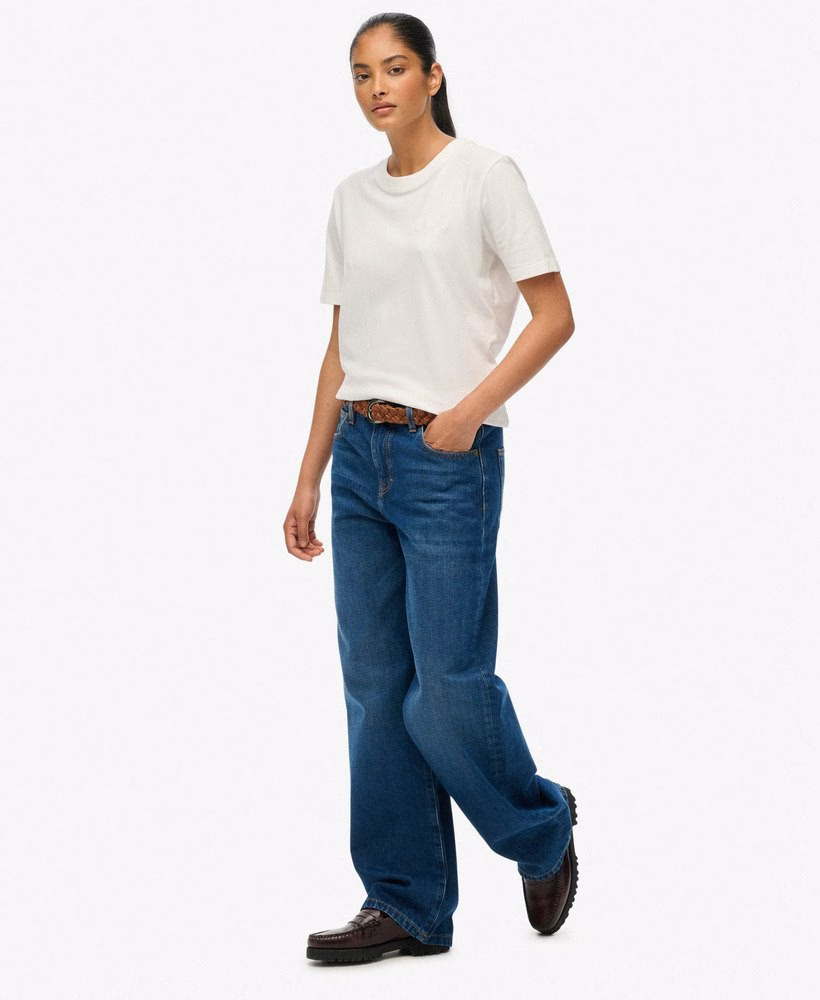 Calça jeans de algodão orgânico, cintura média e pernas largas.