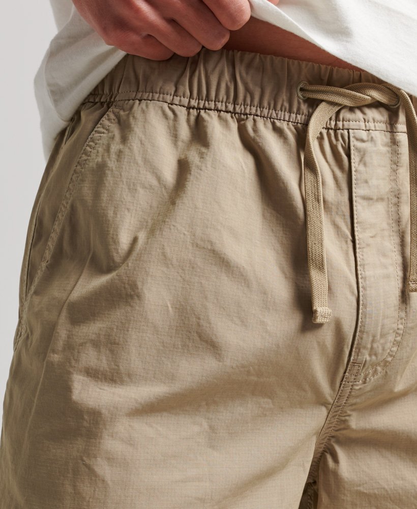 calça de moletom trançada na cor marrom areia do cânion