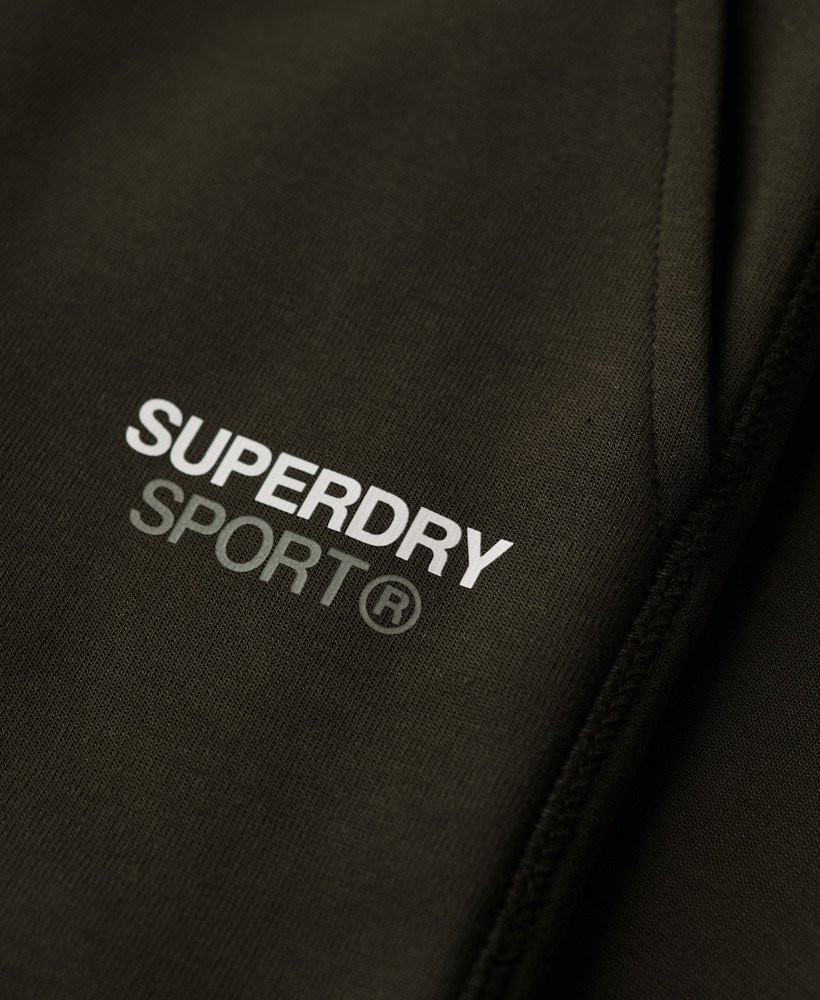 calças de corrida sport tech tapered na cor cáqui militar.